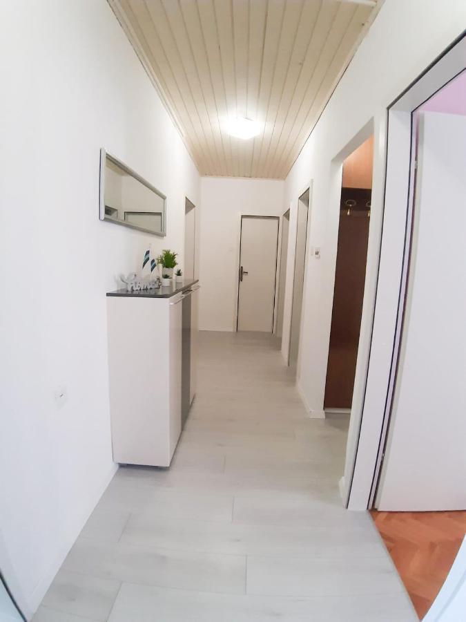 Apartments Sara โปดสตรานา ภายนอก รูปภาพ