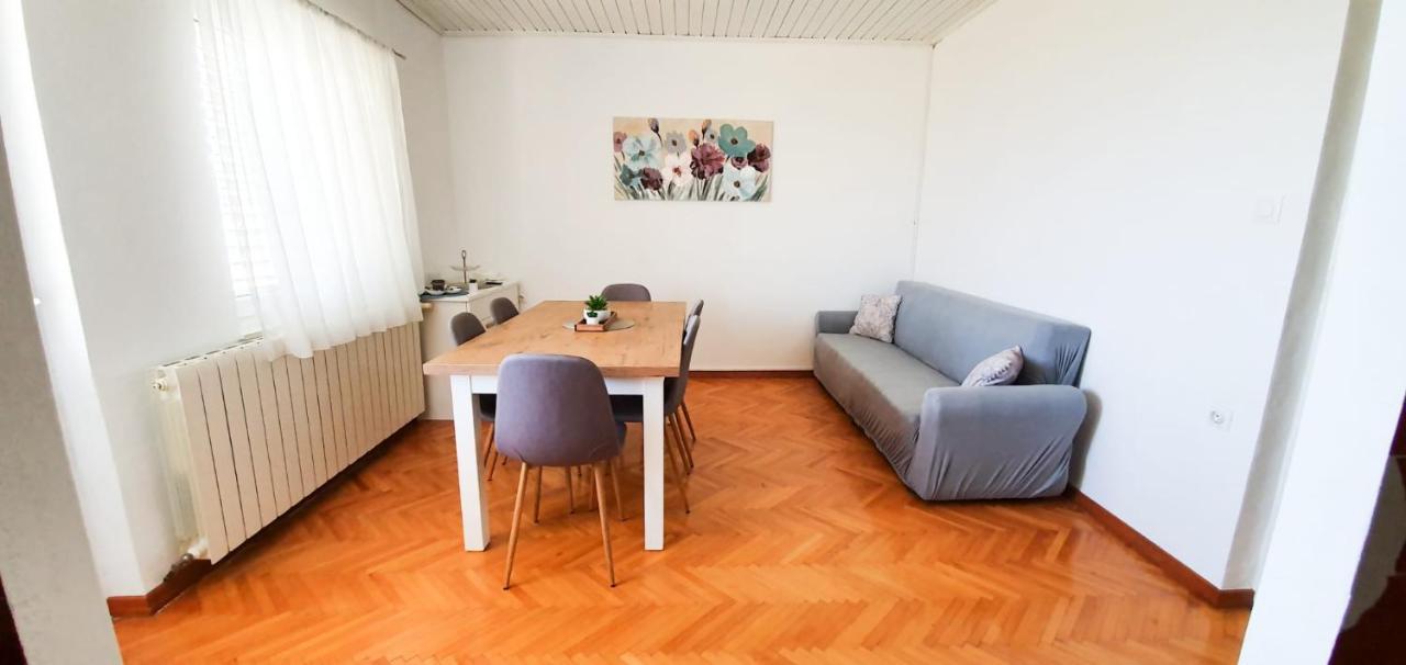 Apartments Sara โปดสตรานา ภายนอก รูปภาพ