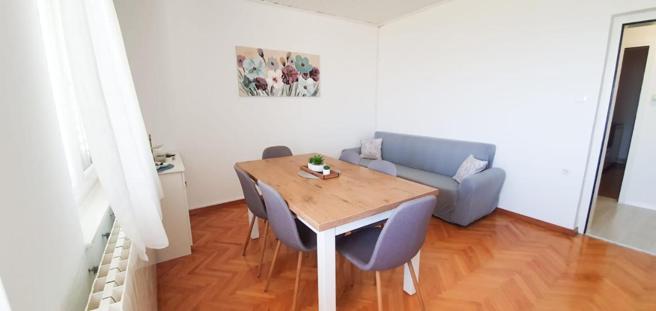 Apartments Sara โปดสตรานา ภายนอก รูปภาพ