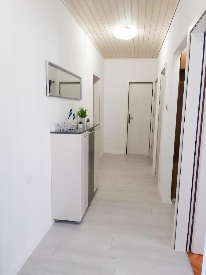 Apartments Sara โปดสตรานา ภายนอก รูปภาพ