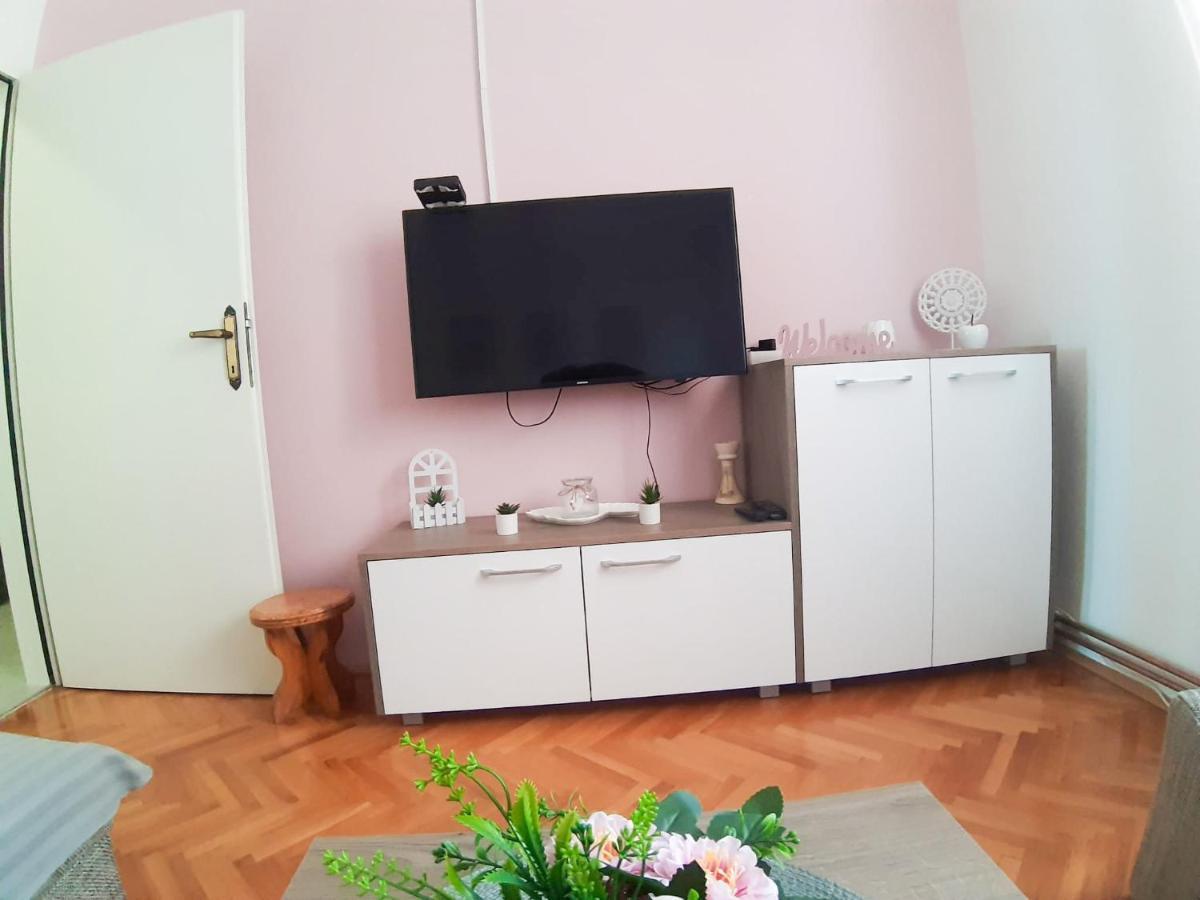 Apartments Sara โปดสตรานา ภายนอก รูปภาพ