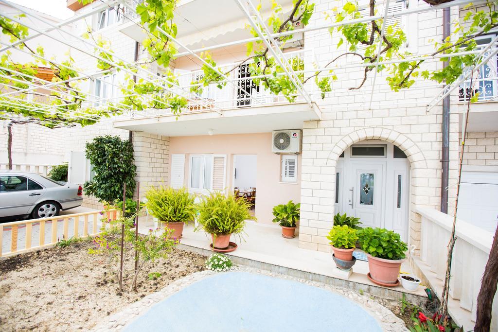 Apartments Sara โปดสตรานา ภายนอก รูปภาพ