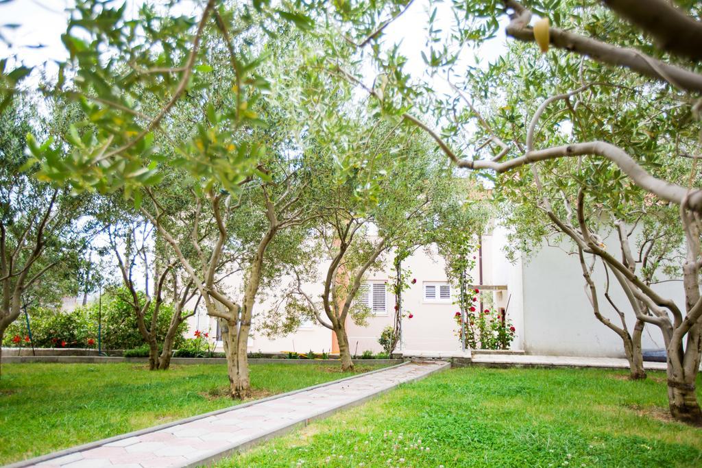 Apartments Sara โปดสตรานา ภายนอก รูปภาพ