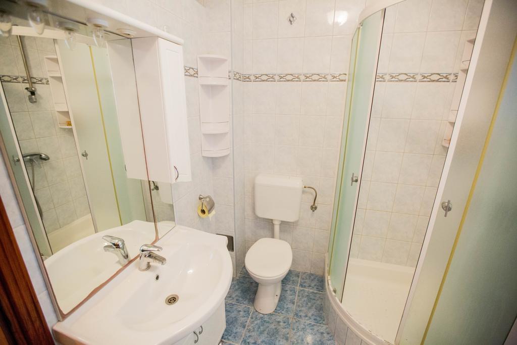 Apartments Sara โปดสตรานา ภายนอก รูปภาพ