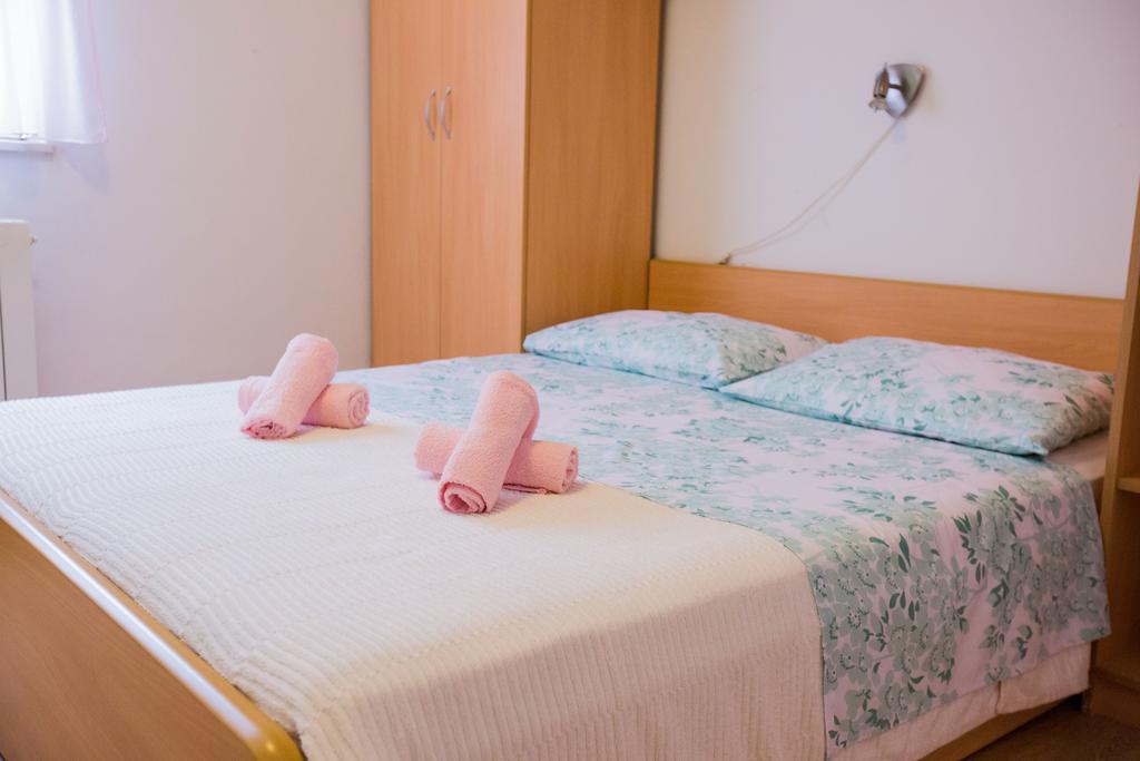 Apartments Sara โปดสตรานา ภายนอก รูปภาพ