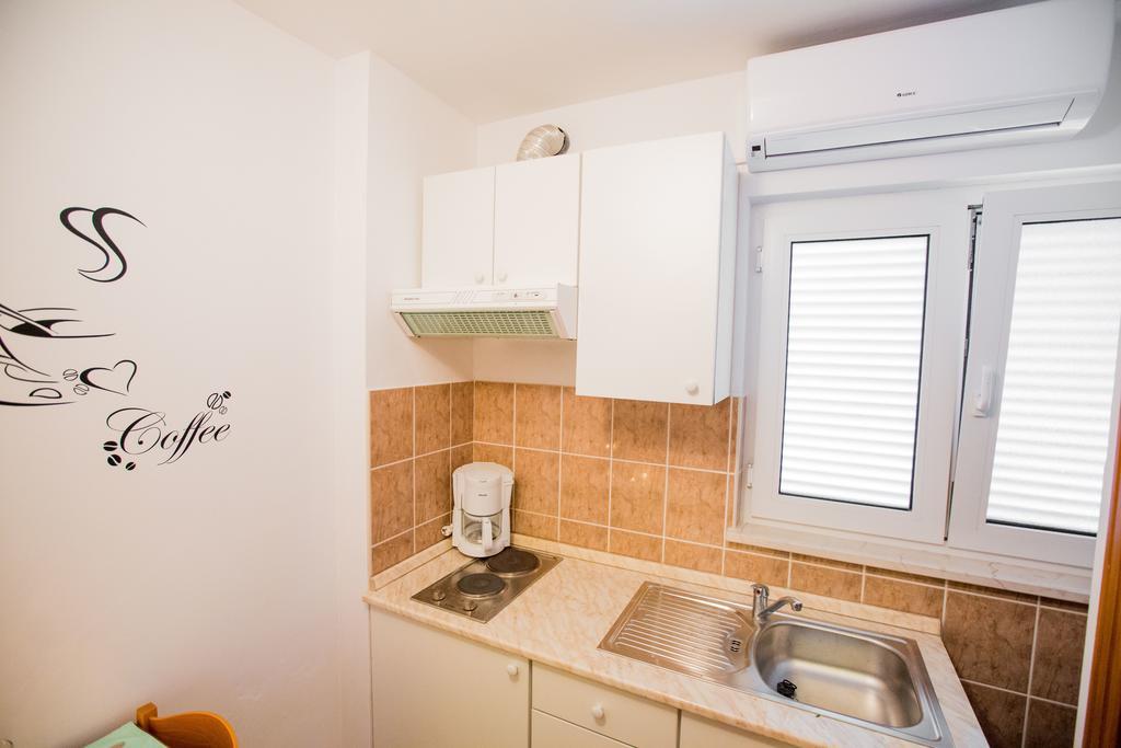 Apartments Sara โปดสตรานา ภายนอก รูปภาพ
